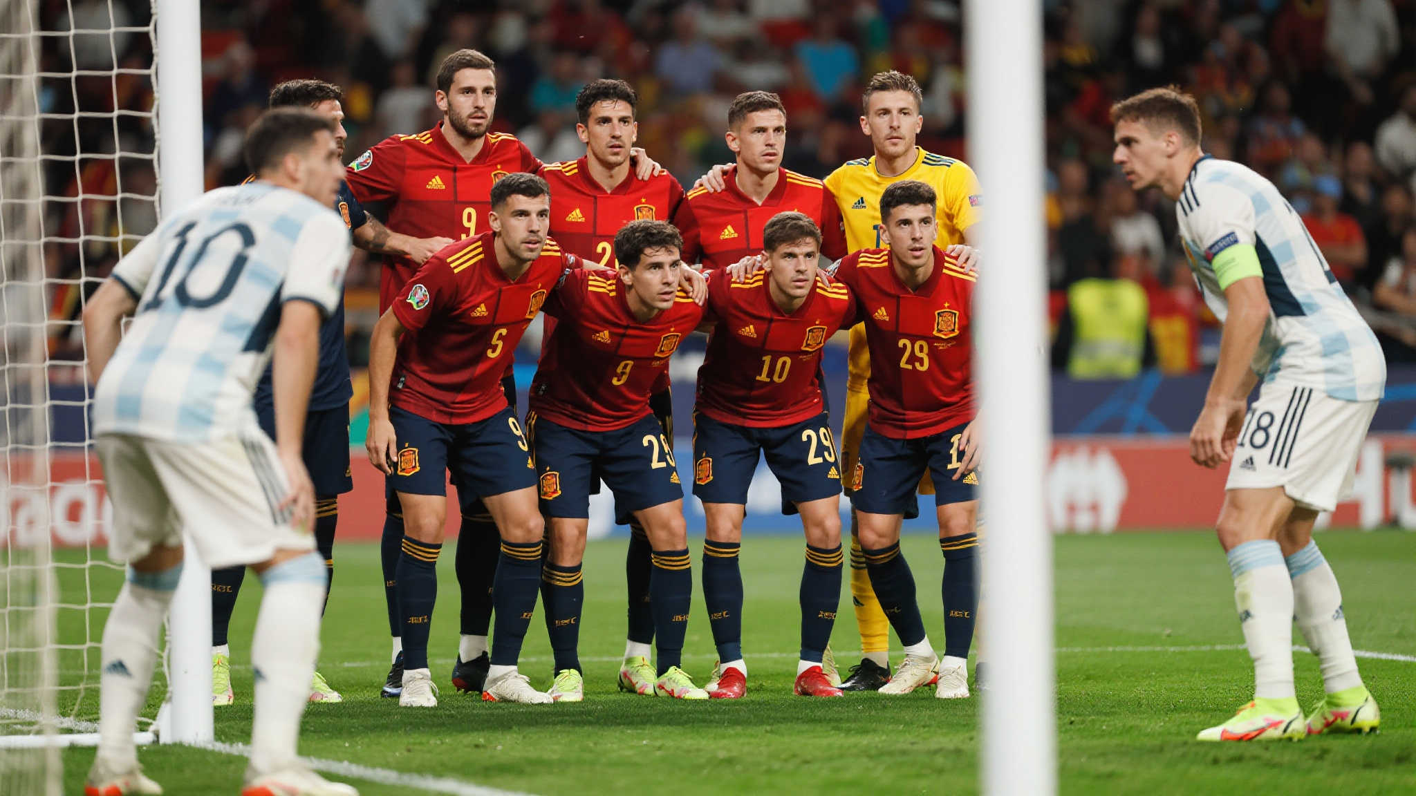 80619人见证！大巴黎4-0完胜，西蒙尼无奈服输